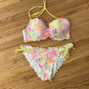 Victoria’s Secret bikini